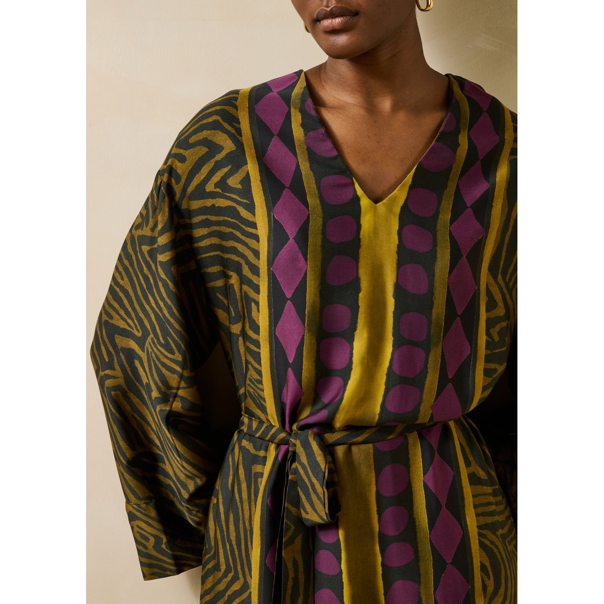 Robe longue imprimé zèbre manches longues col V noir/ocre, LA FEE MARABOUTEE