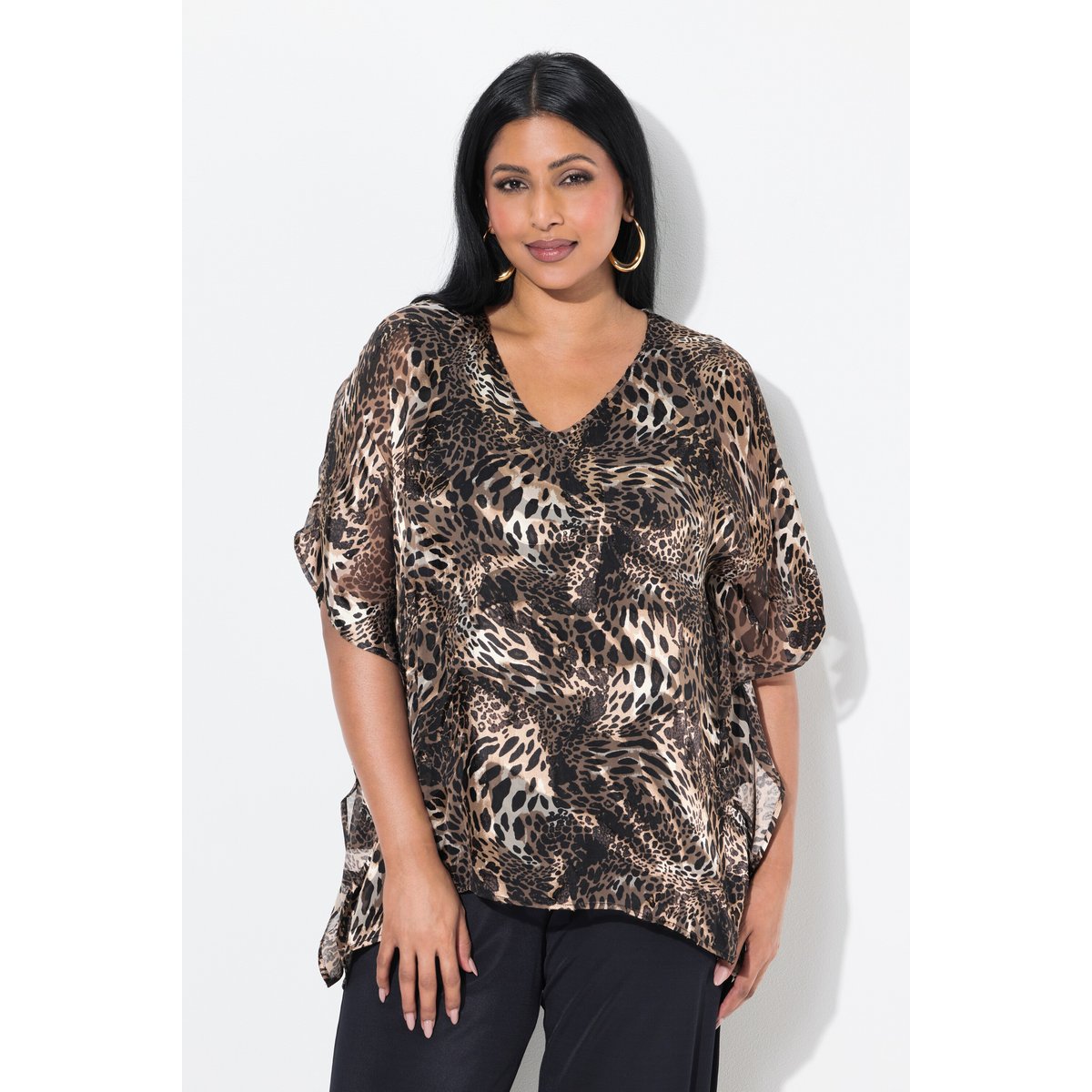 Blouse en mousseline doublée. Décolleté V noir, ULLA POPKEN