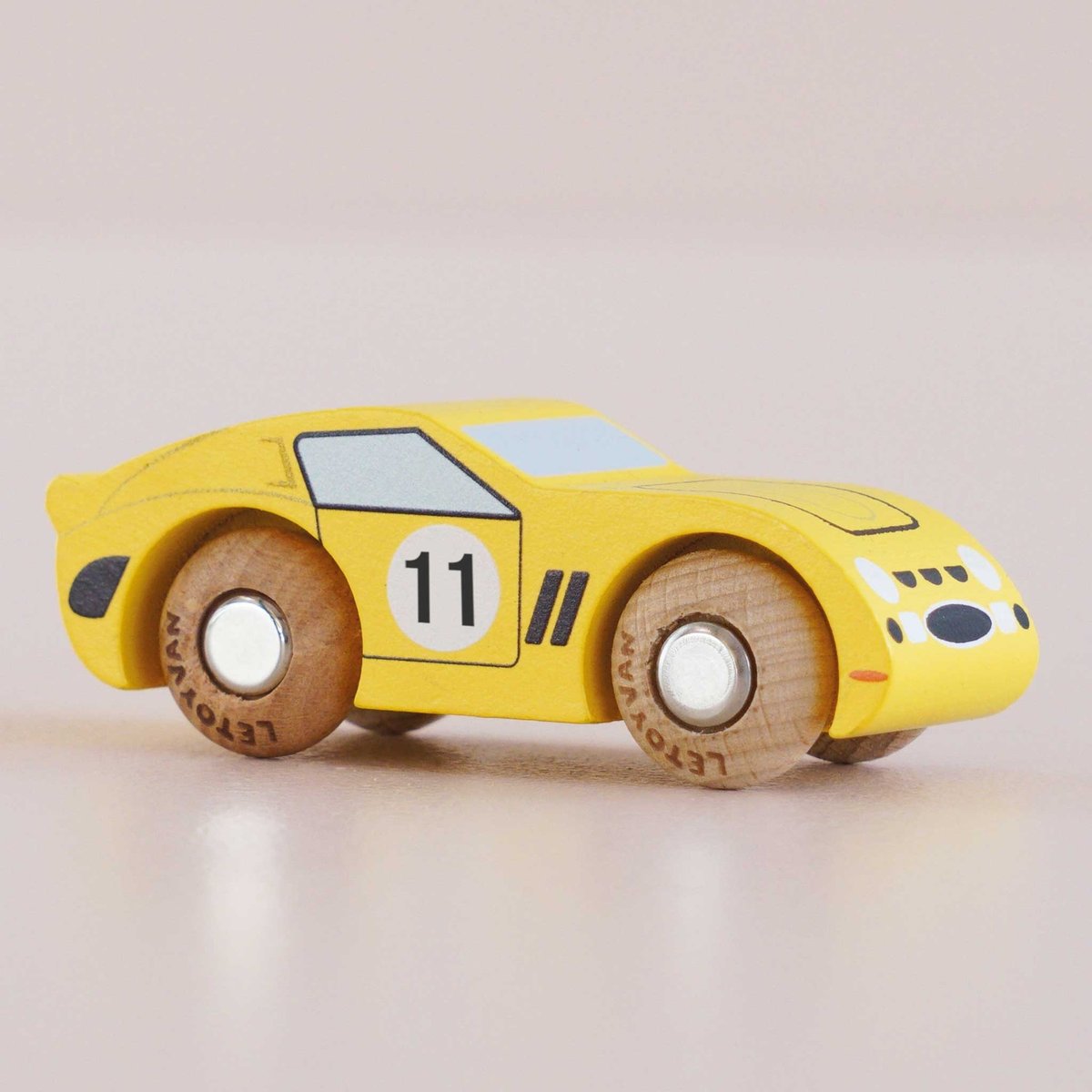 Voiture Luca No 24 jaune, LE TOY VAN