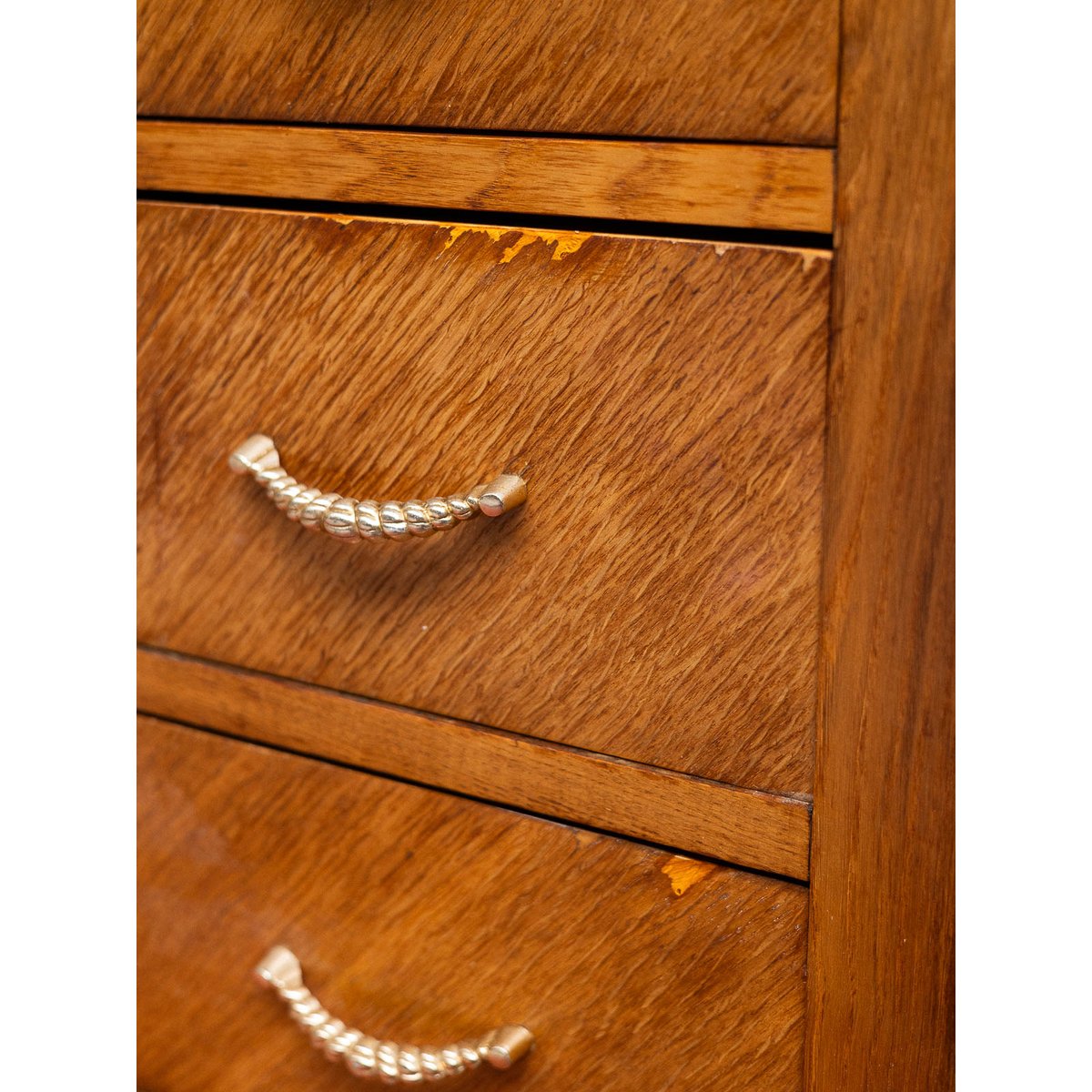 Commode trois tiroirs aux poignées dorées Olga N°668 - Bon état marron, DEBONGOUT