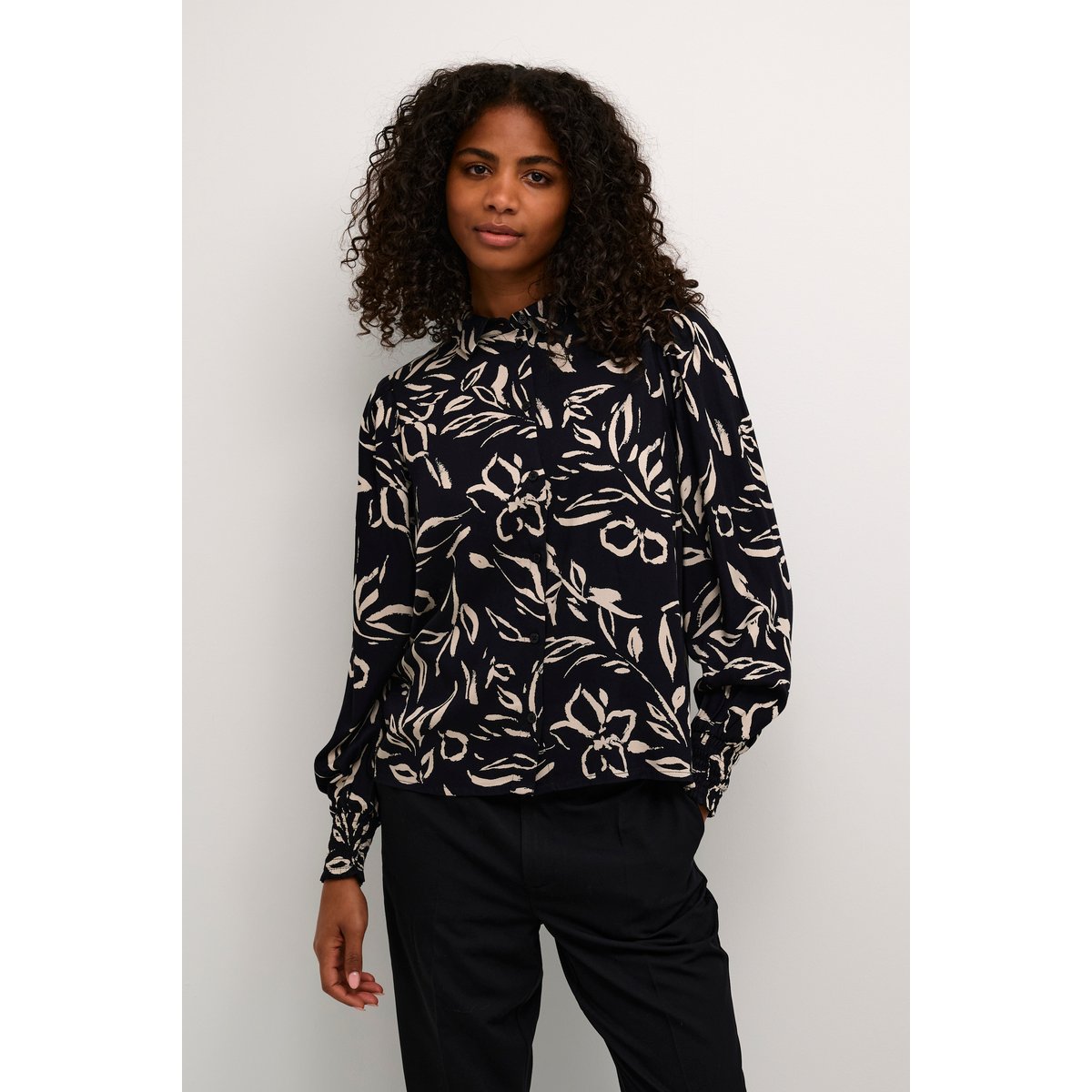 Long sleeved shirt noir/beige floral black/sand painted flower, KAFFE