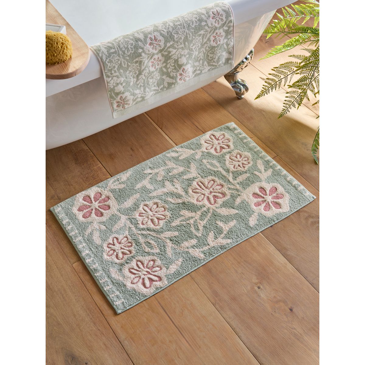 Tapis en coton à fleurs vert sauge, NEXT