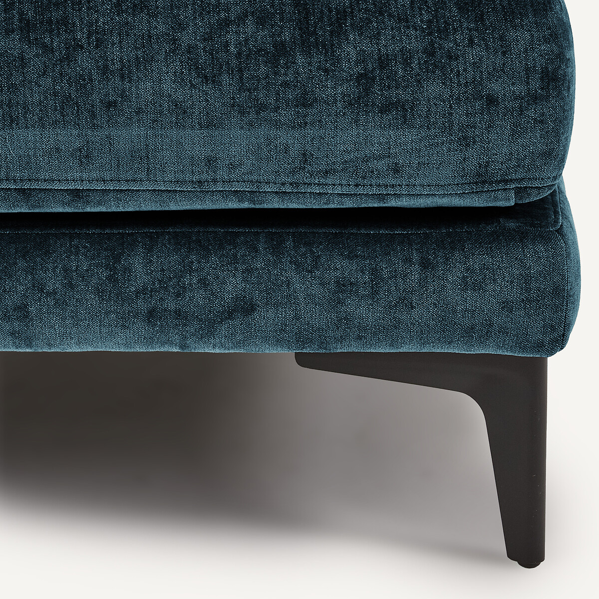 Poggiapiedi in misto velluto, MODERNISTE, design di Emmanuel Gallina iris nero, AM.PM X EMMANUEL GALLINA