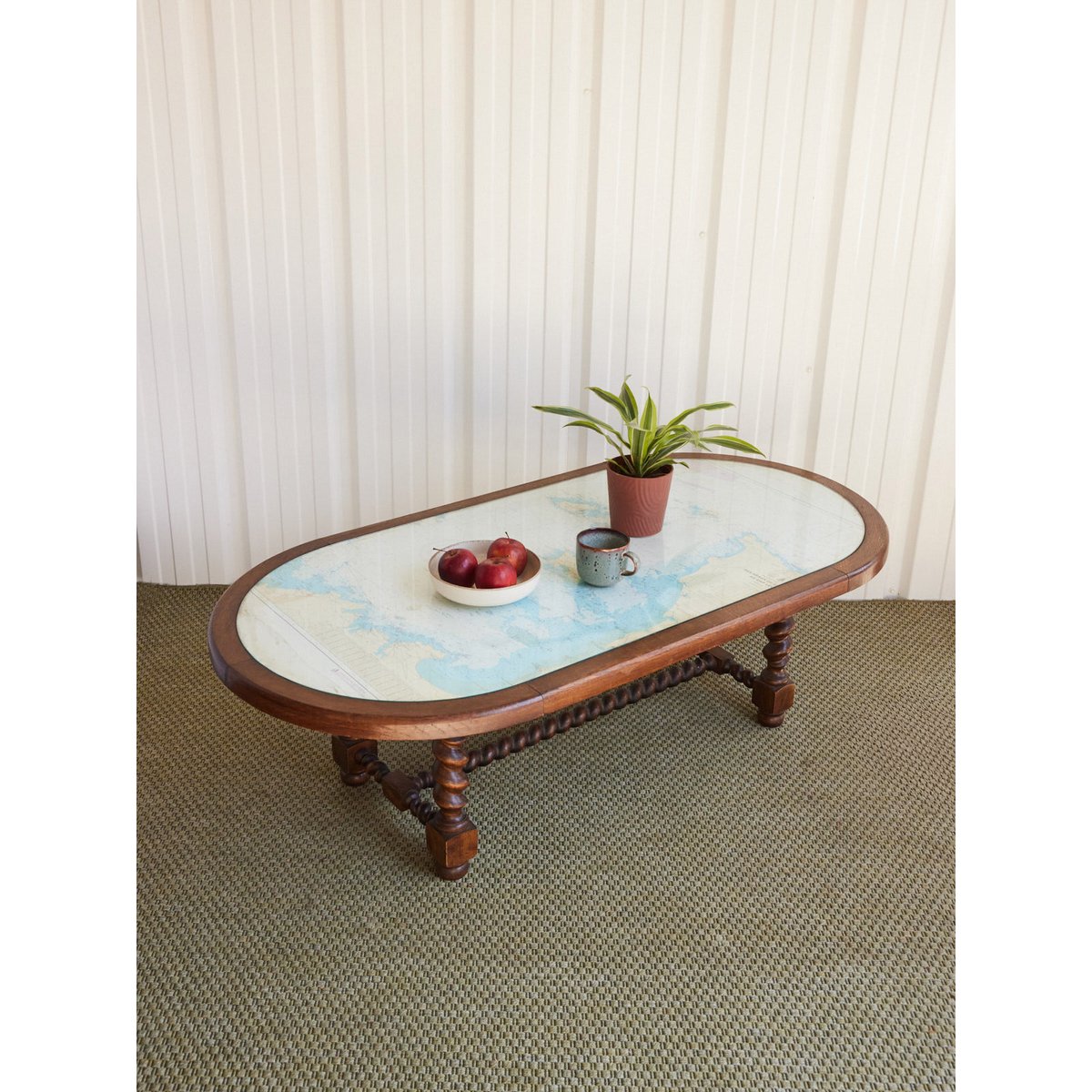 Table basse en bois tourné Léonie N°1099 - Bon état bois foncé, DEBONGOUT
