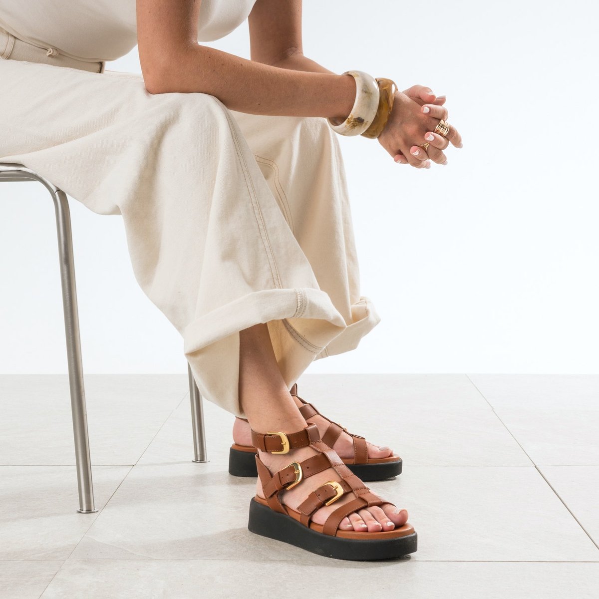 Sandale Plate en cuir NIKITA. cognac, ERAM