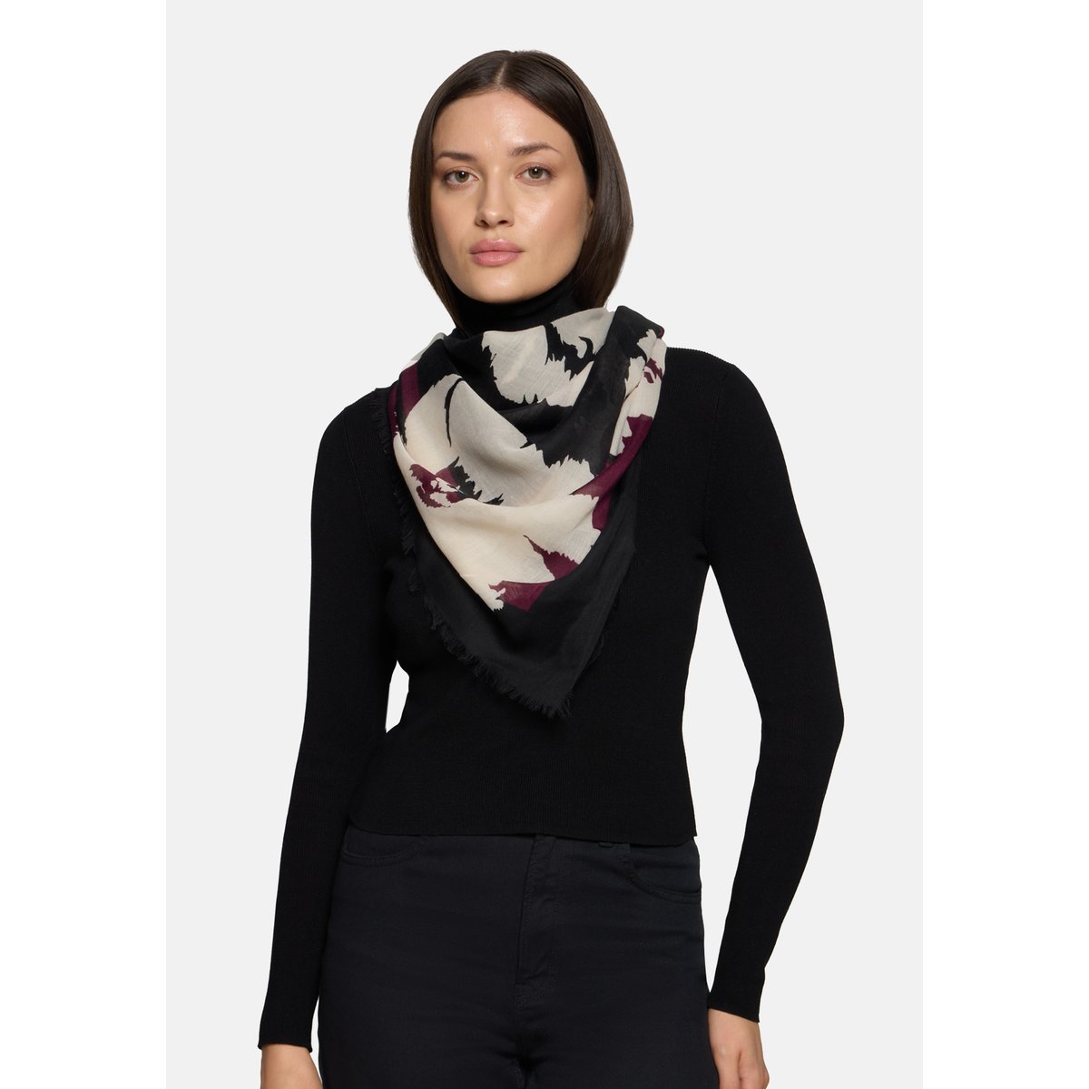 Foulard à imprimé à fleurs cream/dark red, BETTY BARCLAY