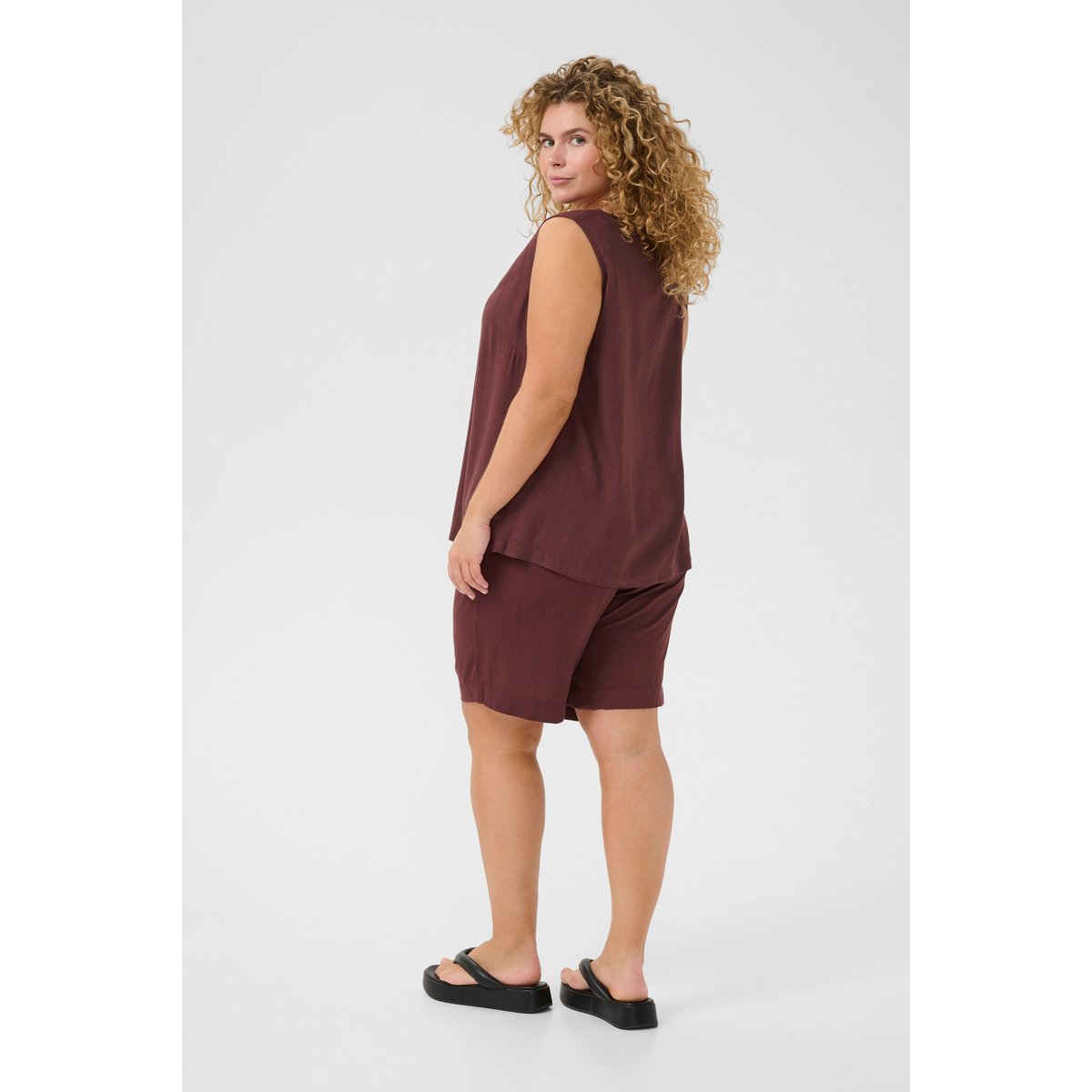 Sleeveless blouse bordeaux fudge, KAFFE CURVE