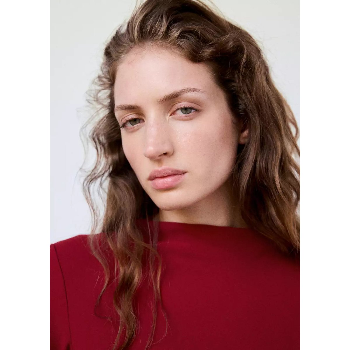 Robe à manches longues froncée rouge, MANGO