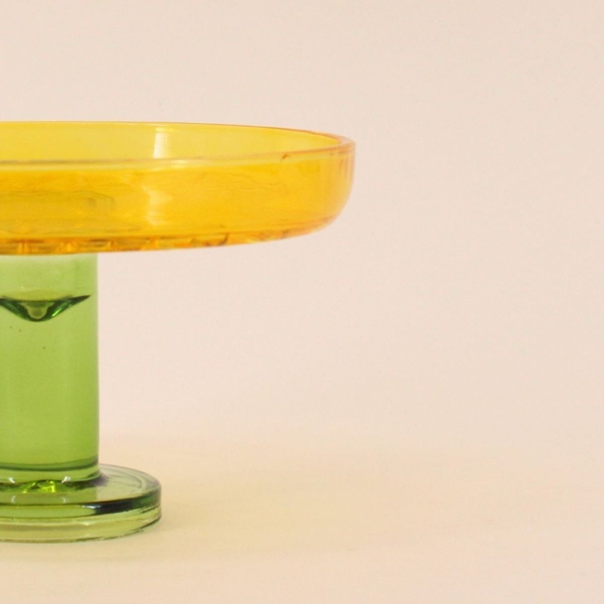 Coupe sur pied bicolore en verre taillé 17x10cm jaune, HASHTAG DECO
