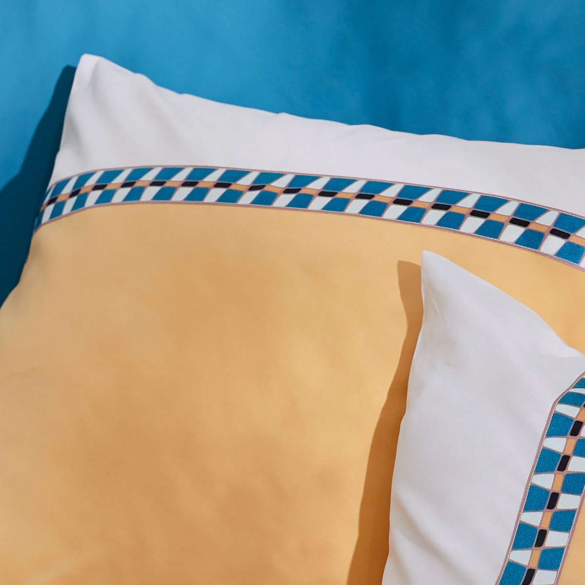 Taie d'oreiller percale avec galon jaune, TRADILINGE