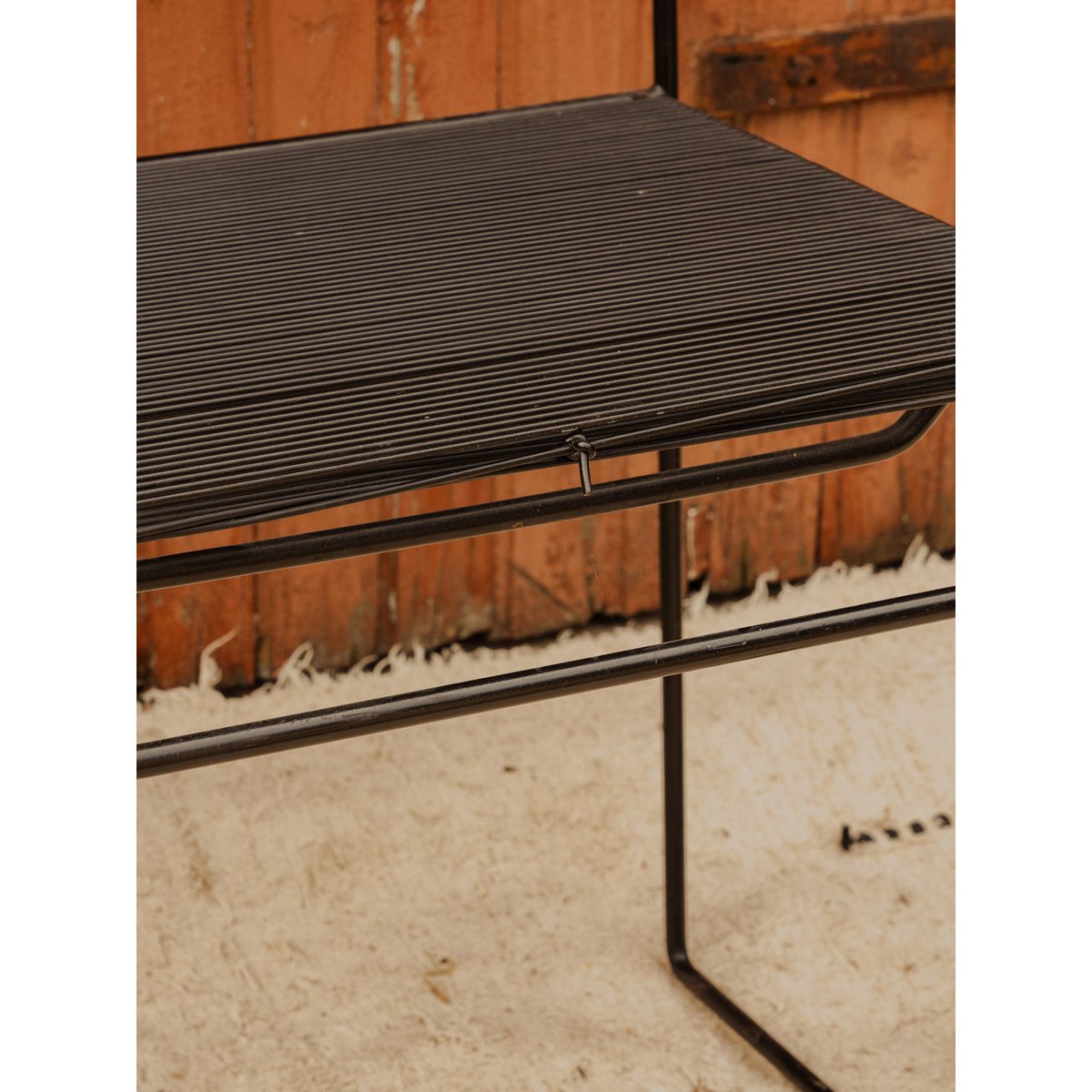 Chaise en métal et scoubidou noir Alma N°2075 - Bon état noir, DEBONGOUT