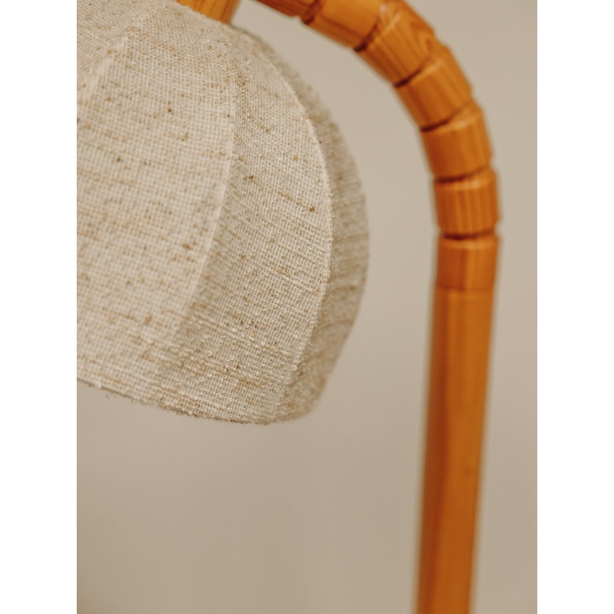 Lampadaire en bois et toile Julien N°377 - Bon état bois clair, DEBONGOUT