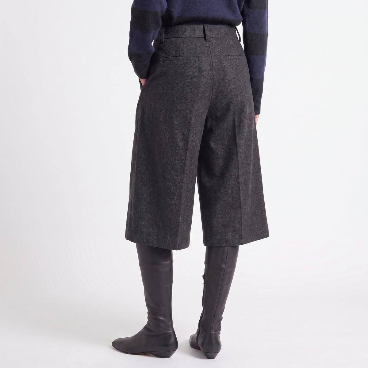 Bermuda tailleur femme en laine EROURA d-gray, ARTLOVE