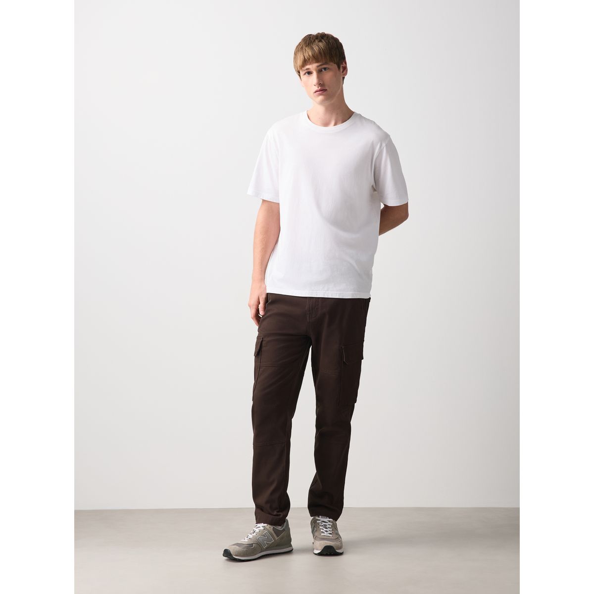 Pantalon cargo stretch en coton marron foncé, NEXT