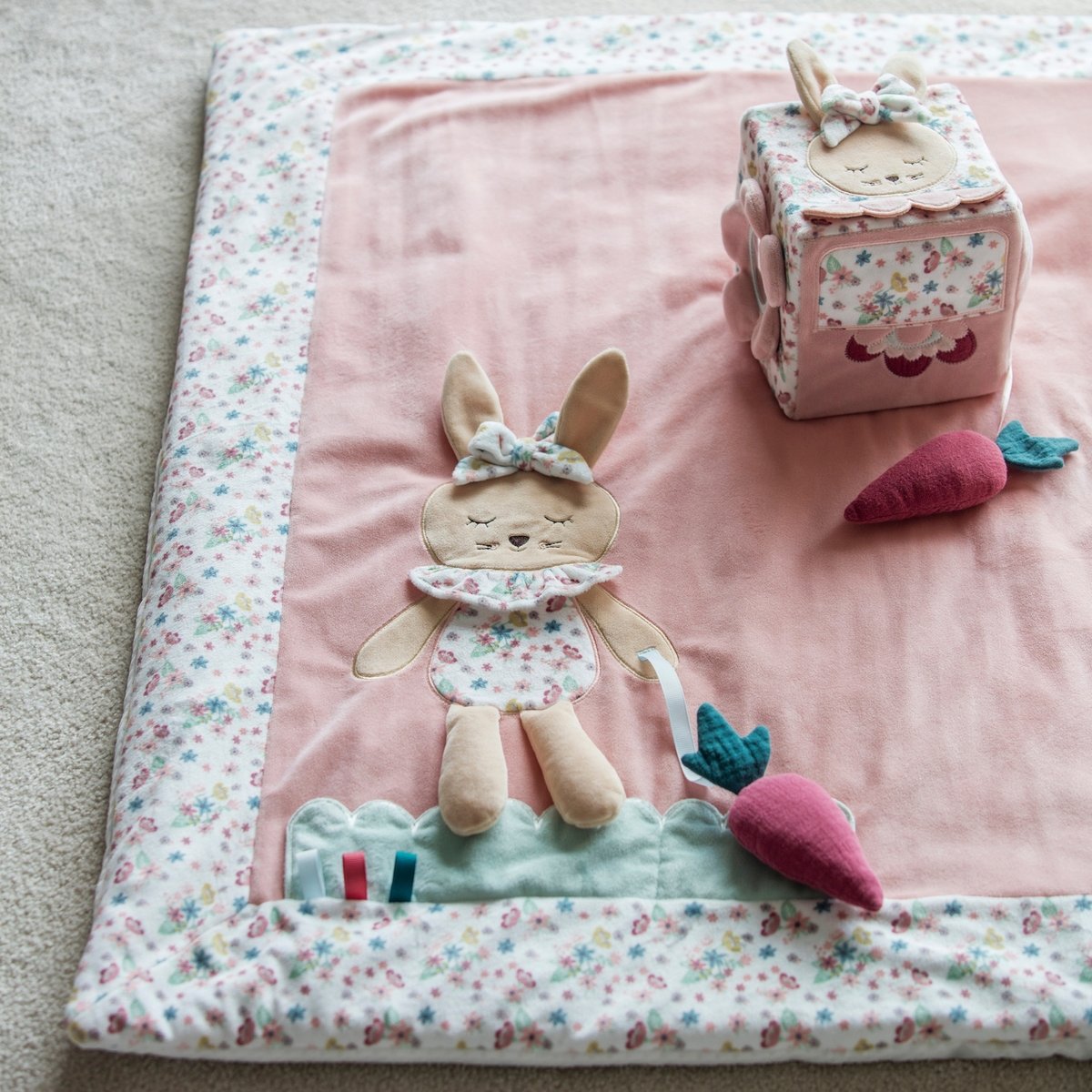Tapis de jeu rose, vert, blanc, PASITO A PASITO