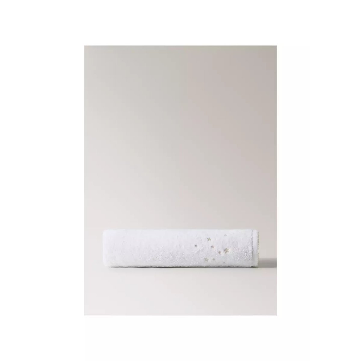 Serviette de douche enfant avec étoiles brodé blanc, MANGO HOME