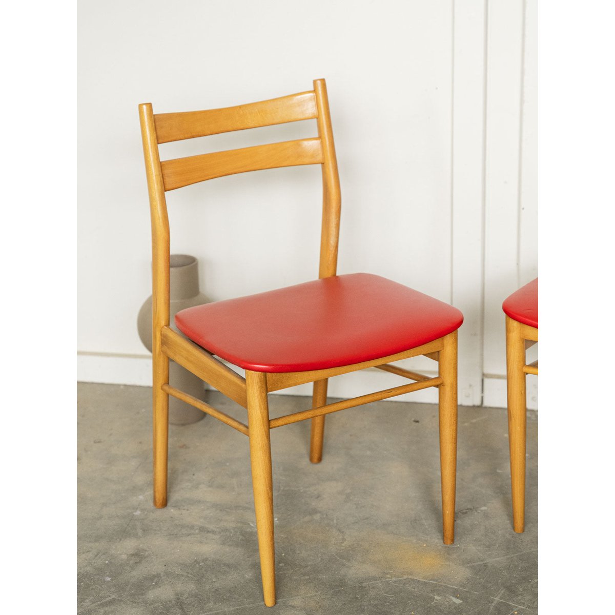 Paire de chaises scandinaves Alma N°2000 - Bon état bois clair, DEBONGOUT