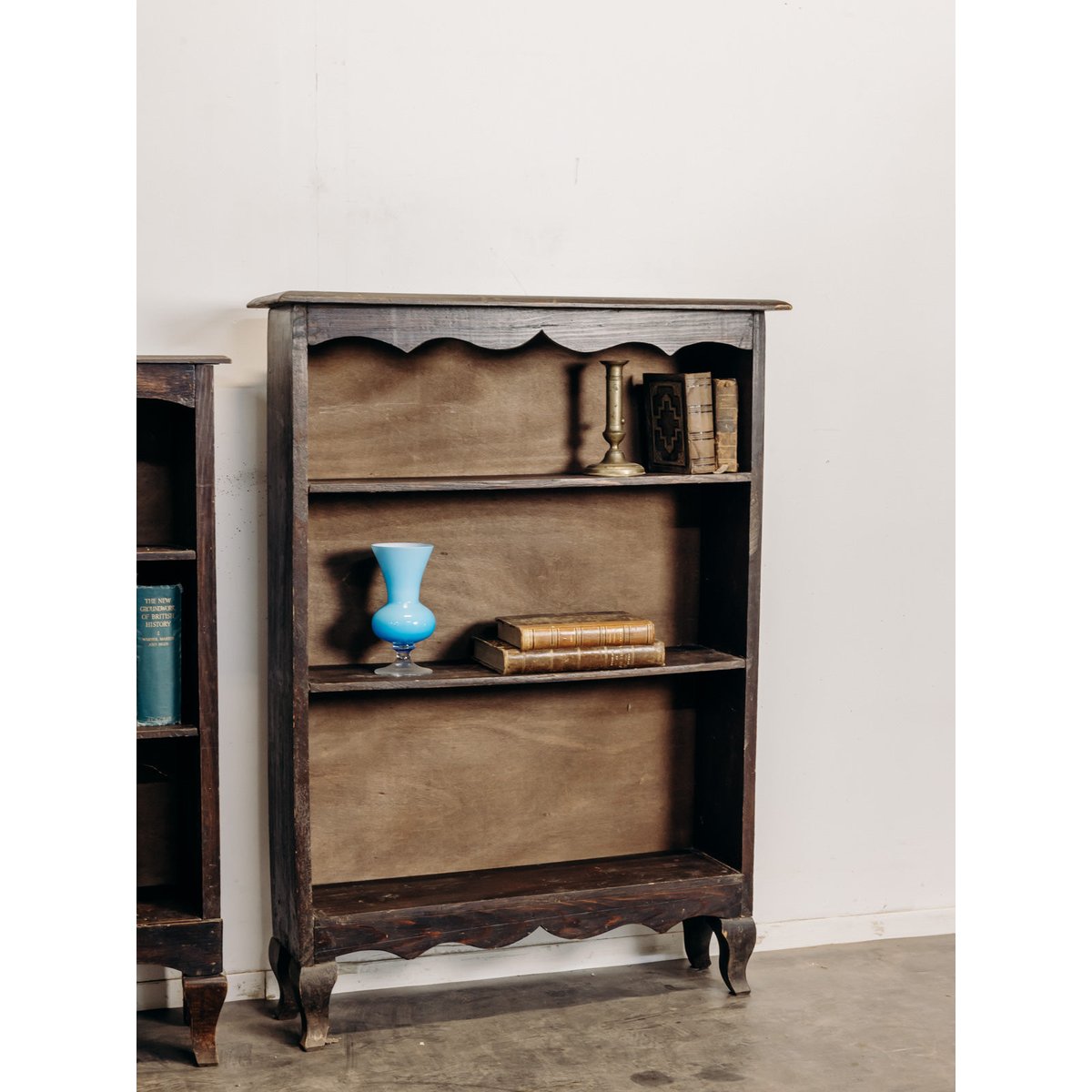 Paire d'étagère ouverte en bois foncé Gaëlle N°1568 - Bon état noir, DEBONGOUT