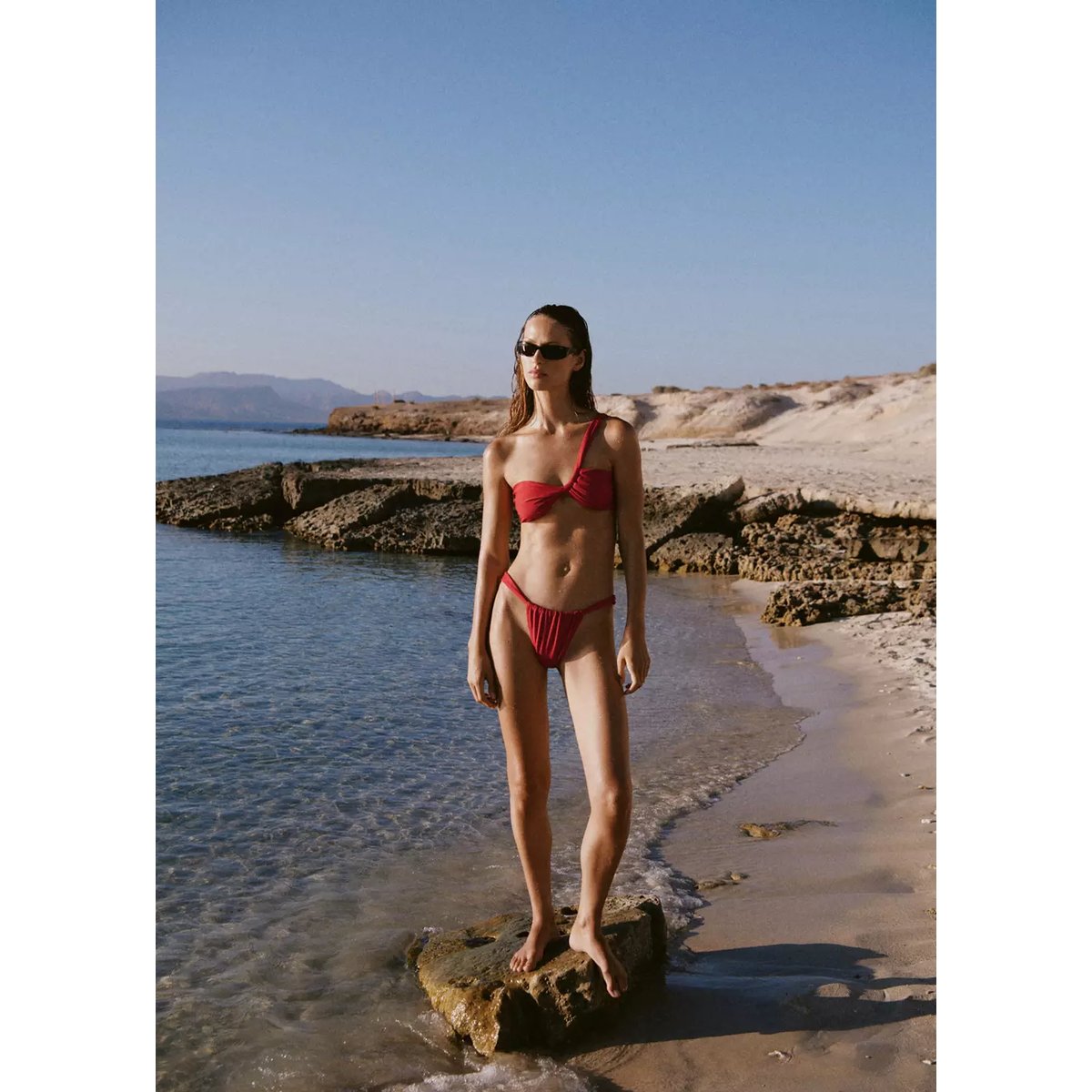 Haut de bikini bandeau à bretelle asymétrique rouge, MANGO