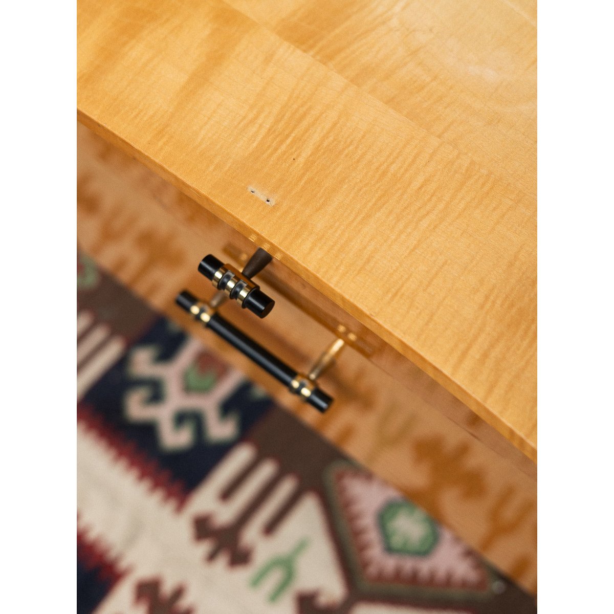 Paire de tables de chevets Maïa N°1528 - Bon état bois clair, DEBONGOUT