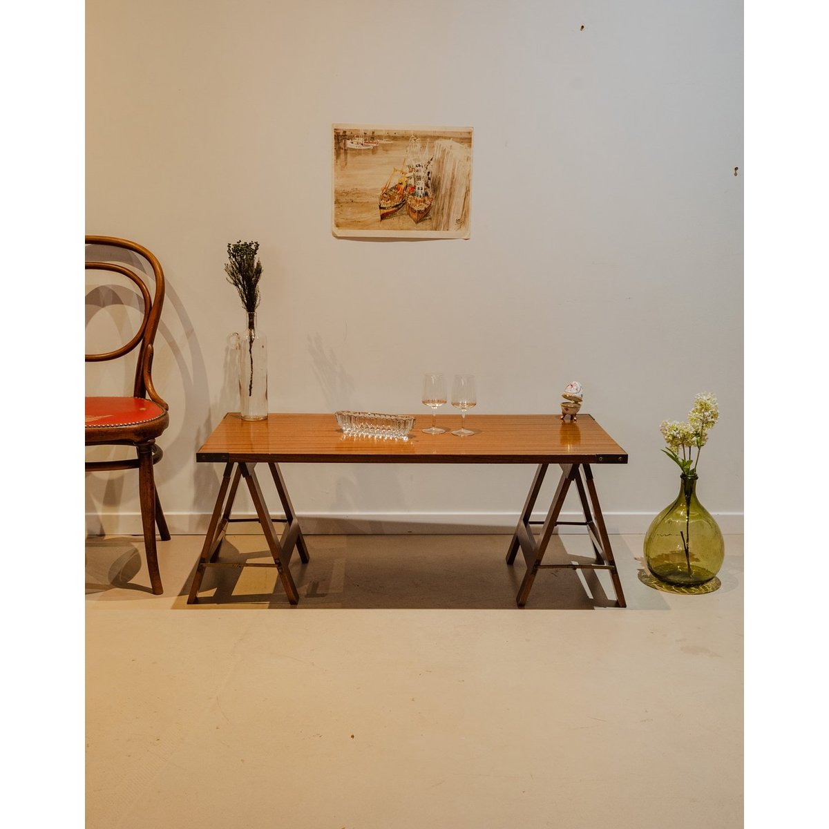 Table basse sur tréteaux en bois Léonie N°917 - Bon état bois foncé, DEBONGOUT