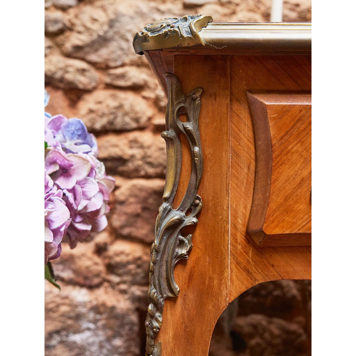 Grand bureau style Louis XV en bois Edouard N°1009 - Bon état bois clair, DEBONGOUT