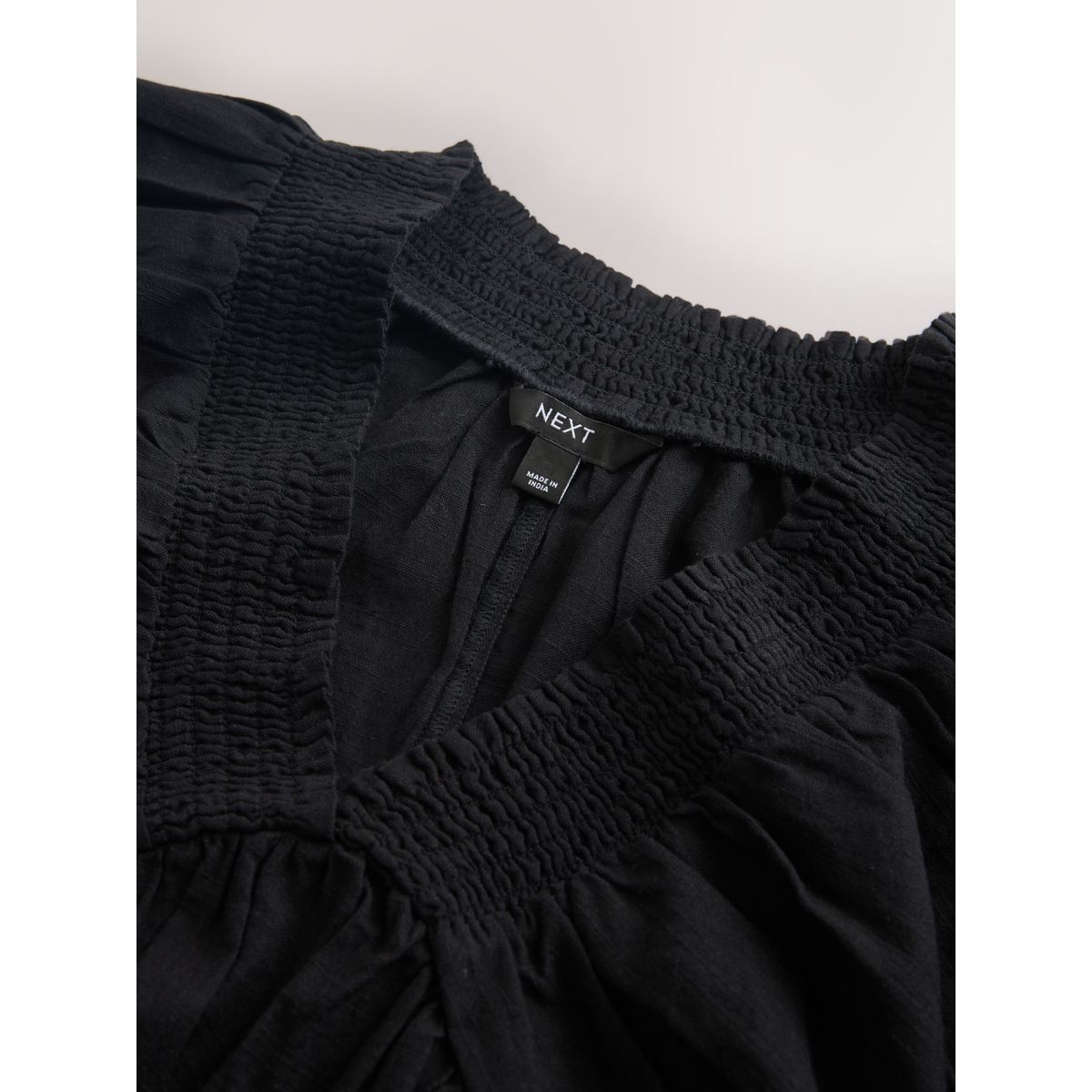 Mini robe à col v et manches bouffantes noir, NEXT