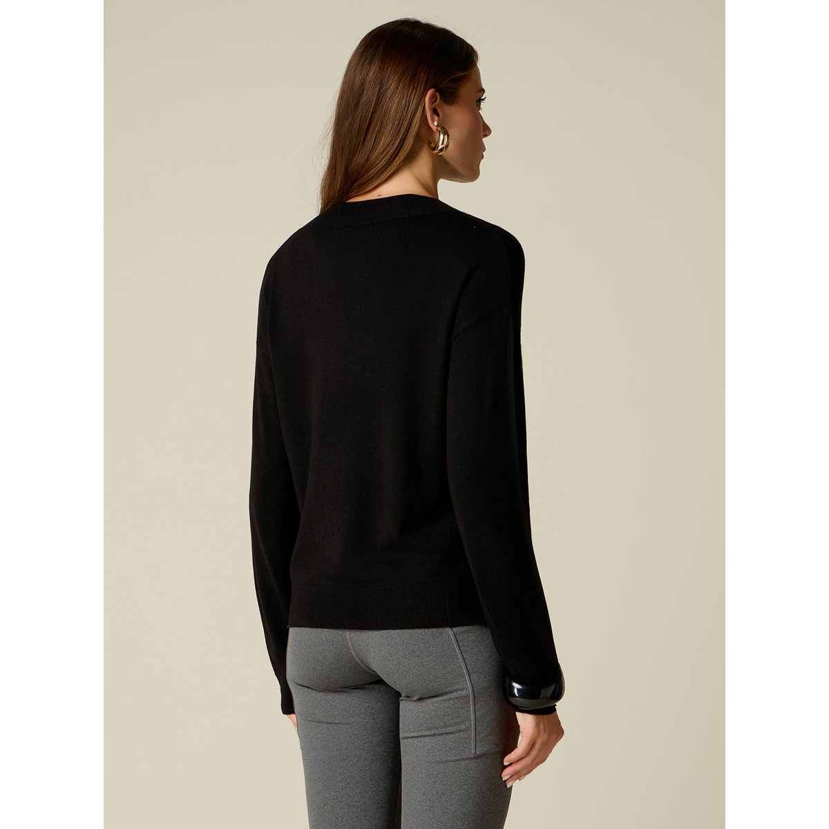 Pull à col en V noir, OLTRE