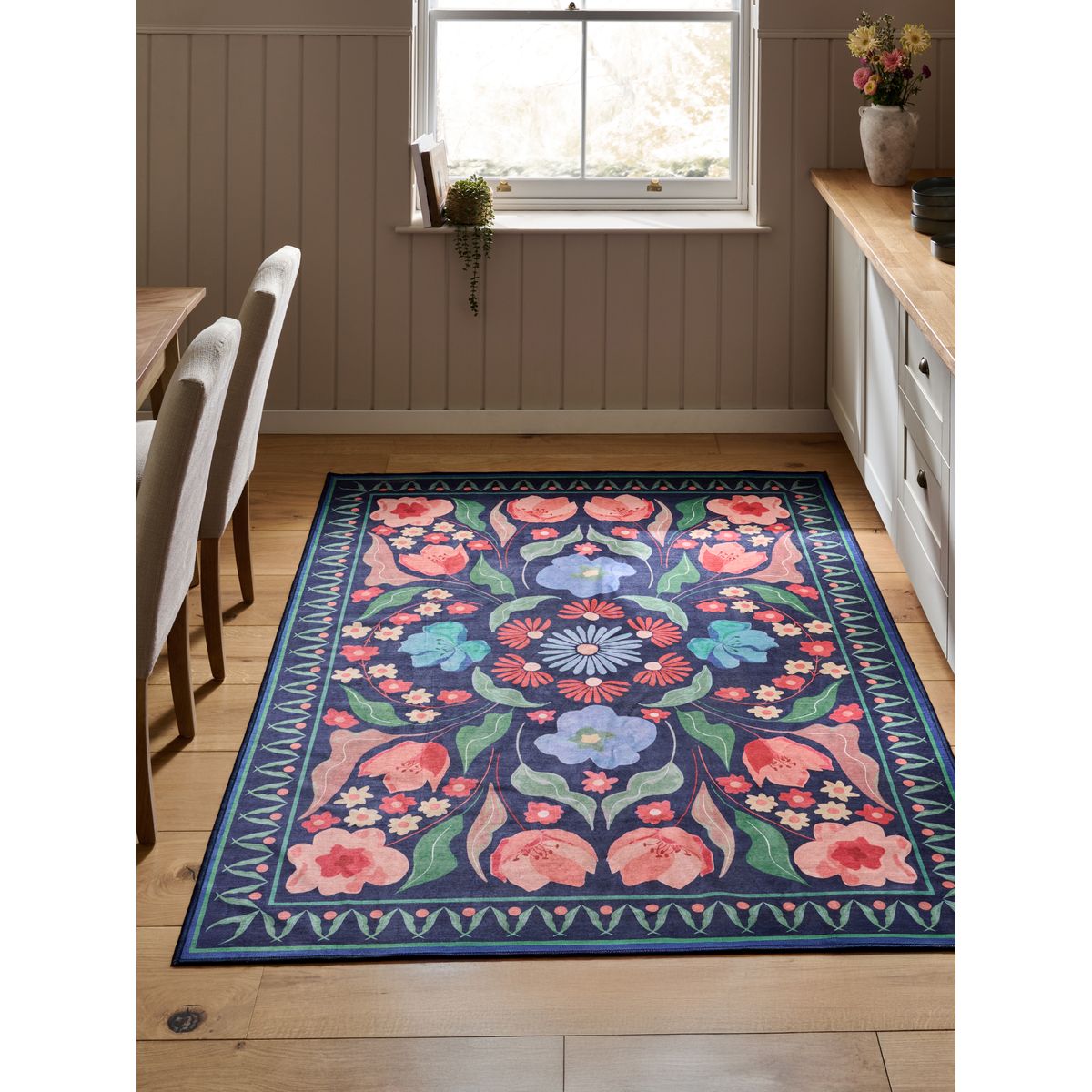 Tapis bettie lavable à imprimé floral bleu, NEXT