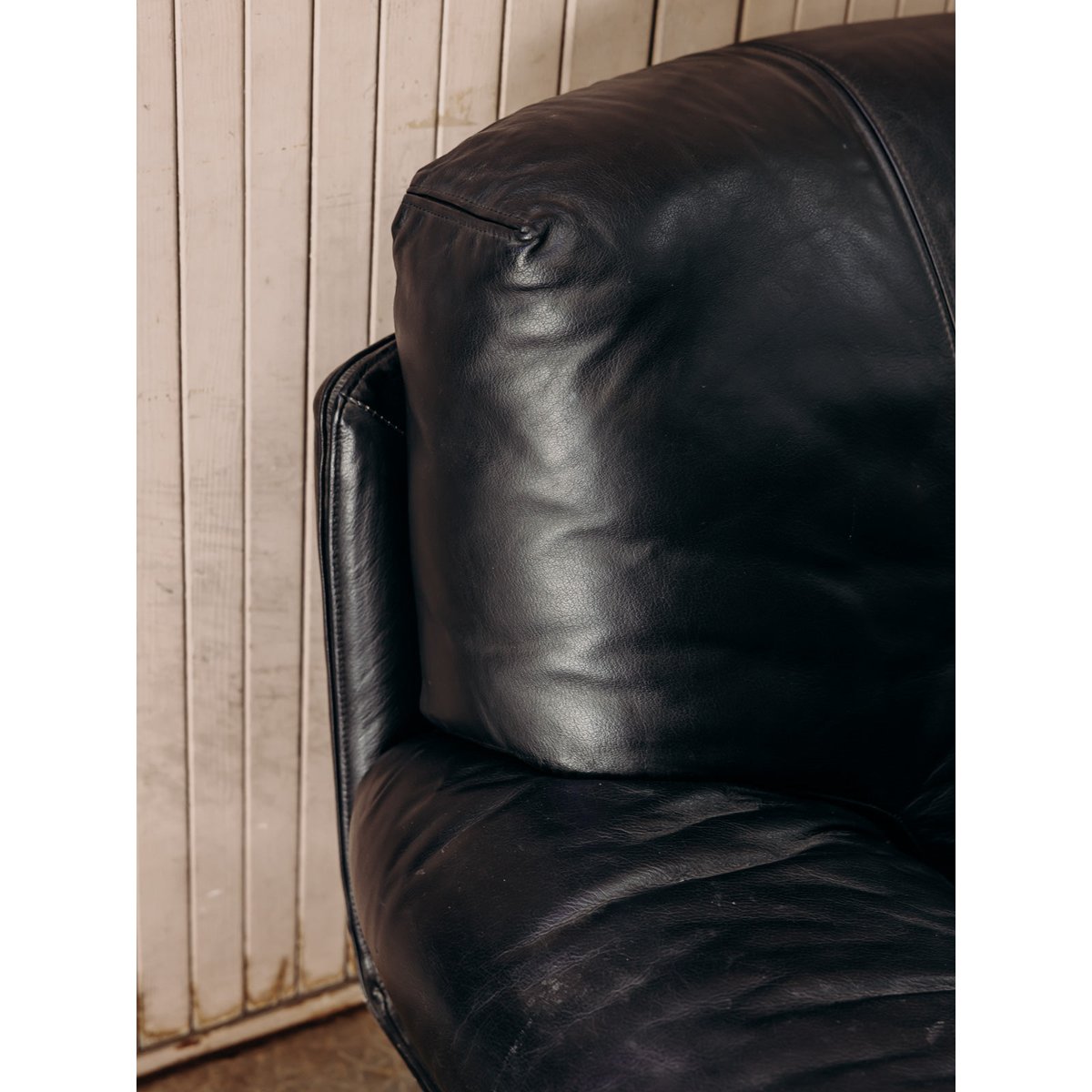 Fauteuil élégant en cuir noir Jakob N°1374 - Bon état noir, DEBONGOUT