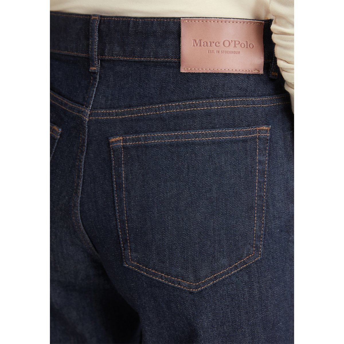 Jeans modèle Kiruna flared en coton organique mélangé stretch bleu foncé, MARC O'POLO
