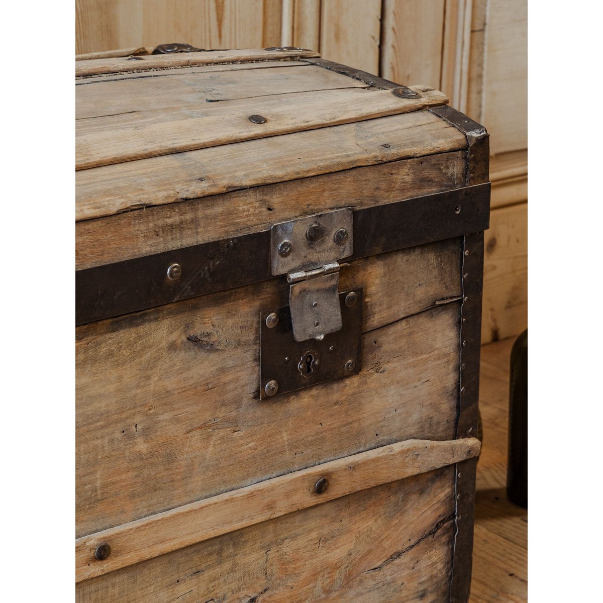 Malle en bois Lucienne N°302 - Bon état bois clair, DEBONGOUT