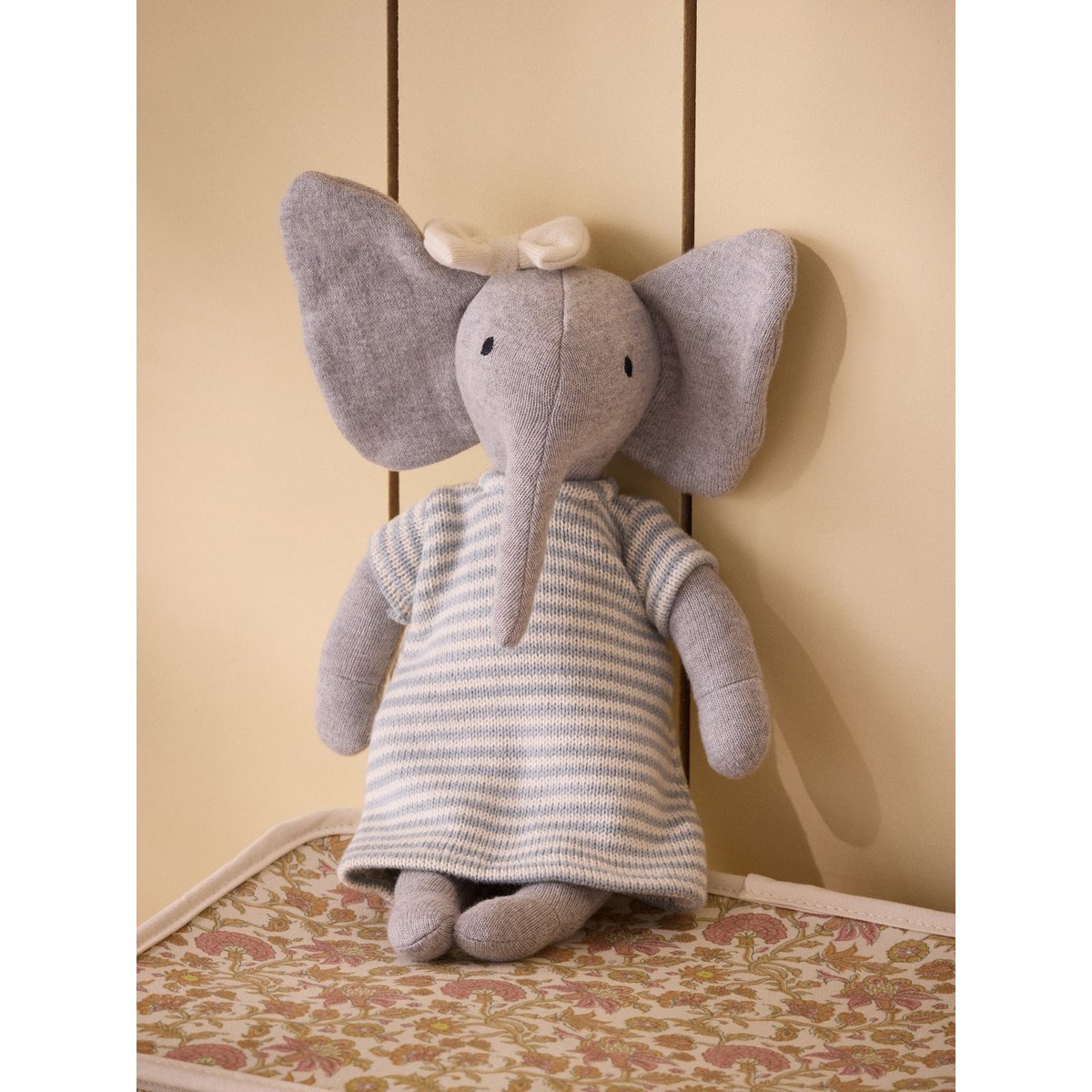 Peluche éléphant en tricot avec robe en point mousse gris, CYRILLUS