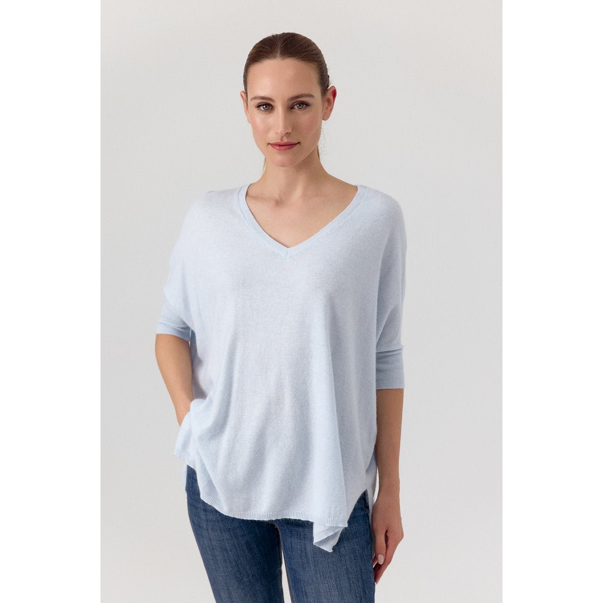 Pull oversize en maille douce avec col V et manches amples LAURINA bleu marine, ARTLOVE