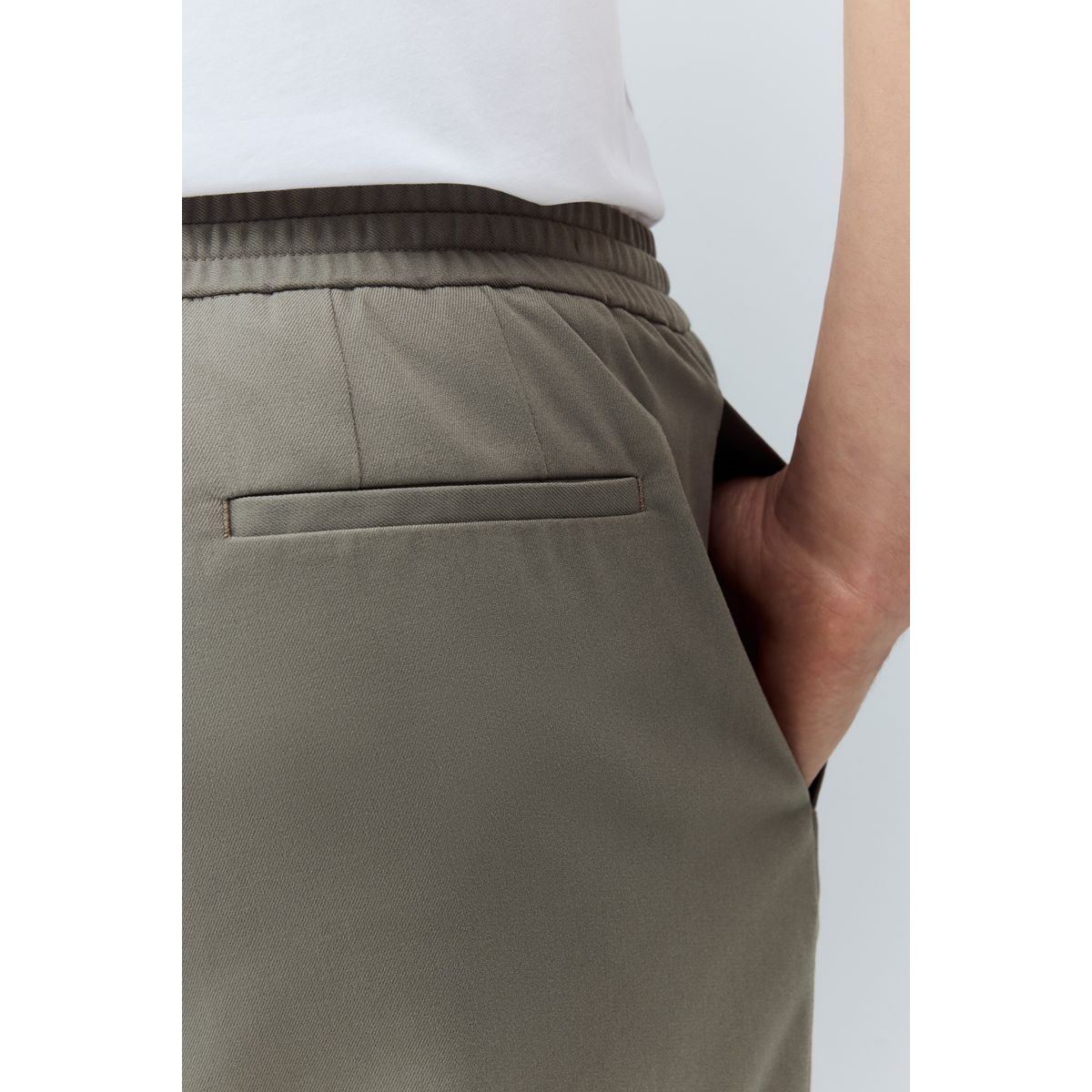 Short chino plissé à taille élastique kaki, NEXT