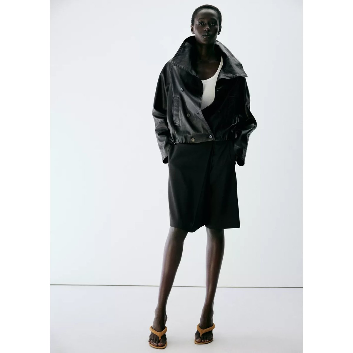 Jupe short noir, MANGO