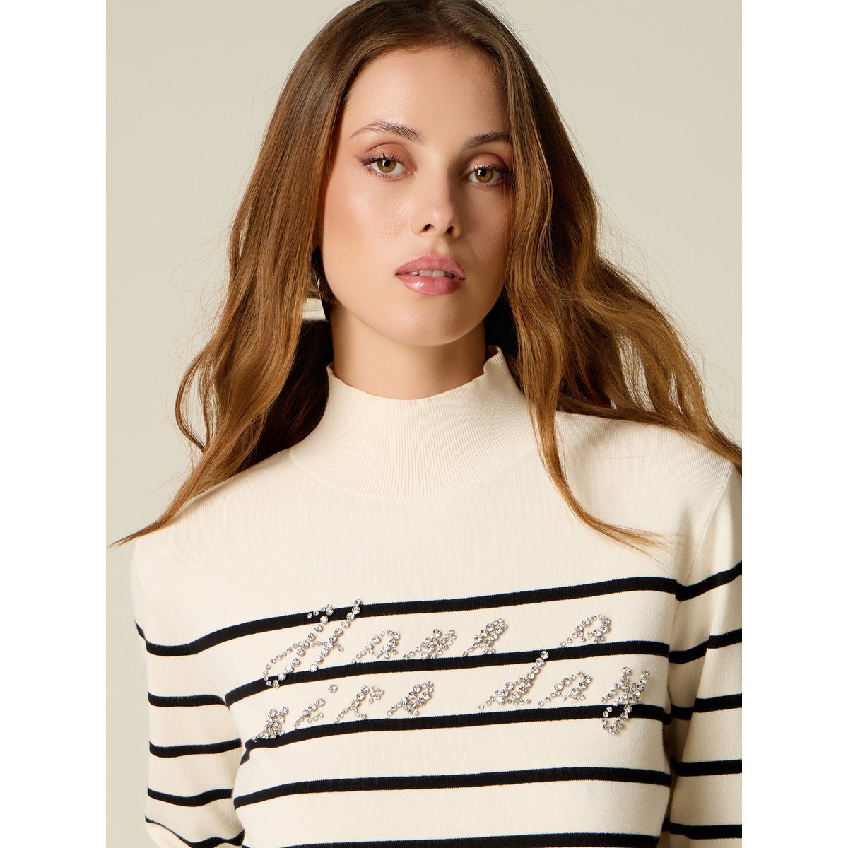 Pull avec broderie lettering bijou blanc, OLTRE