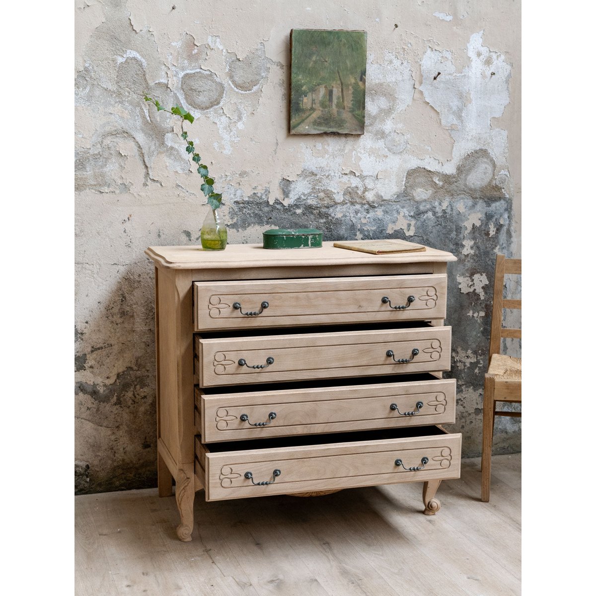 Commode en bois moulurée Garance N°773 - Bon état bois clair, DEBONGOUT