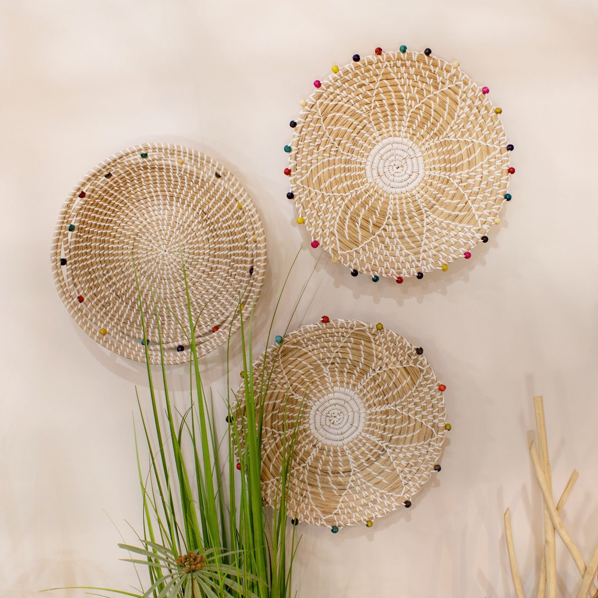 Panier rond en jonc de mer et perles de bois naturel, NOW'S HOME