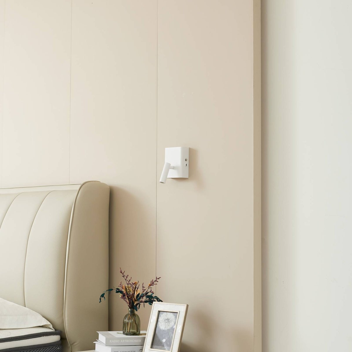 Applique en métal moderneLED, Agit blanc sable, LINDBY