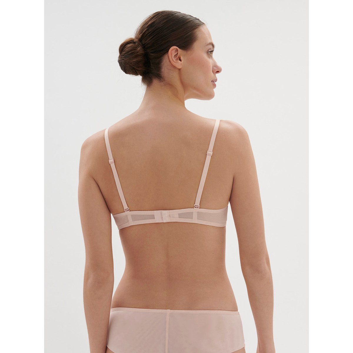 Soutien-gorge armature décolleté plongeant, SINGULIÈRE nude, SIMONE PERELE