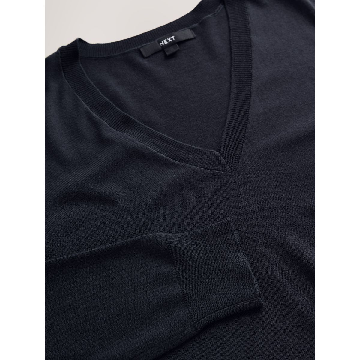Pull doux en maille de coton à col v bleu marine, NEXT