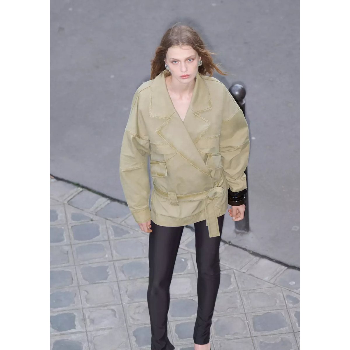 Parka à revers avec ceinture marron moyen, MANGO