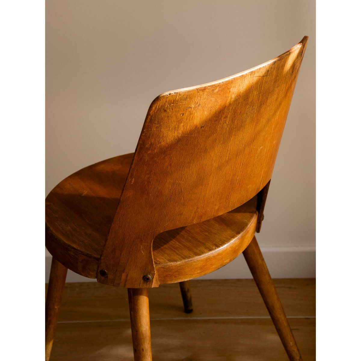 Chaise en teck foncé au design épuré Alma N°1940 - Bon état bois foncé, DEBONGOUT