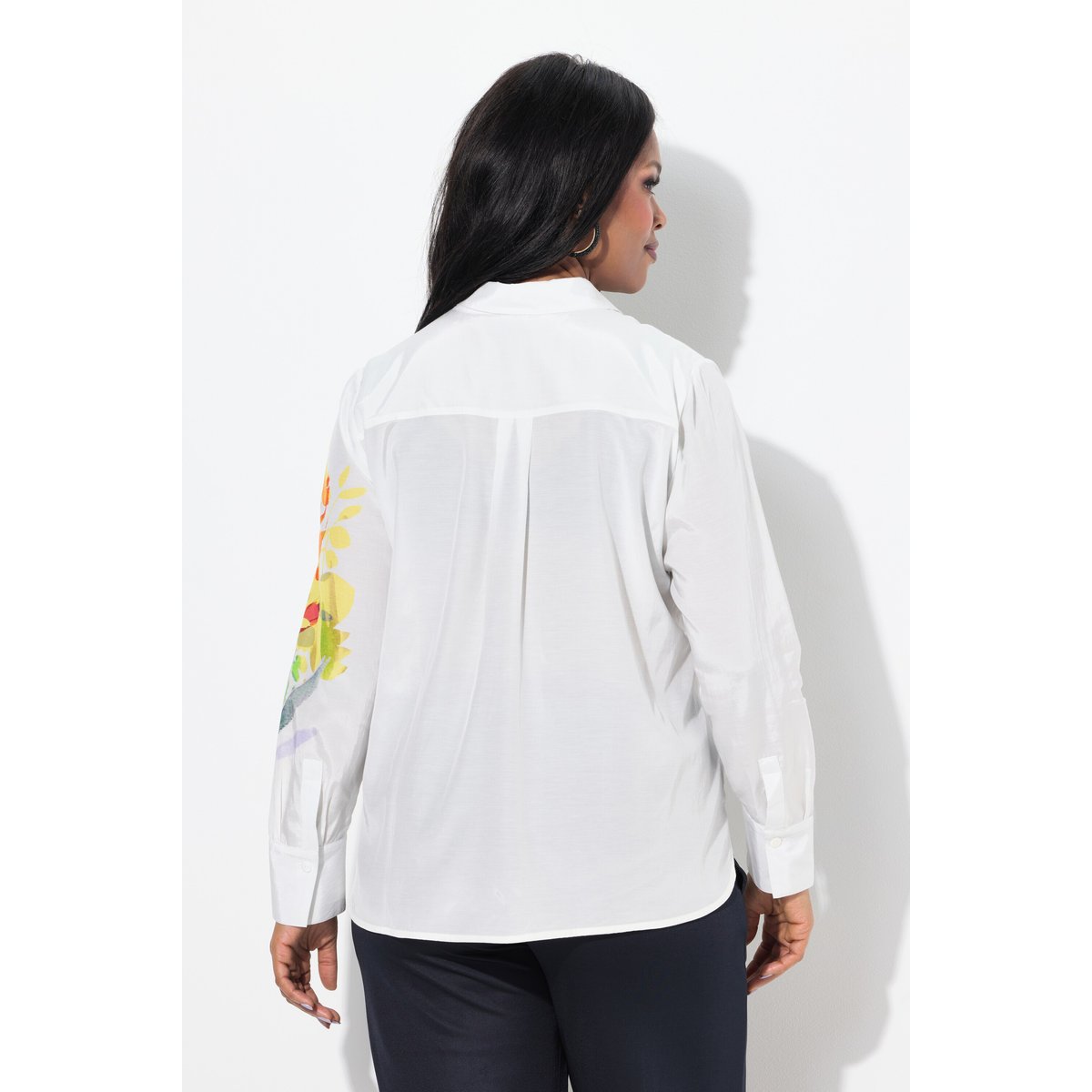 Chemisier à fleurs. Col classique et manches blanc neige, ULLA POPKEN