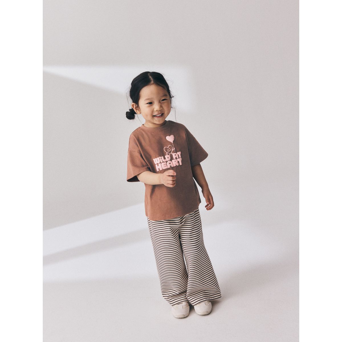 Ensemble t-shirt et pantalon large rayures cœur marron, NEXT