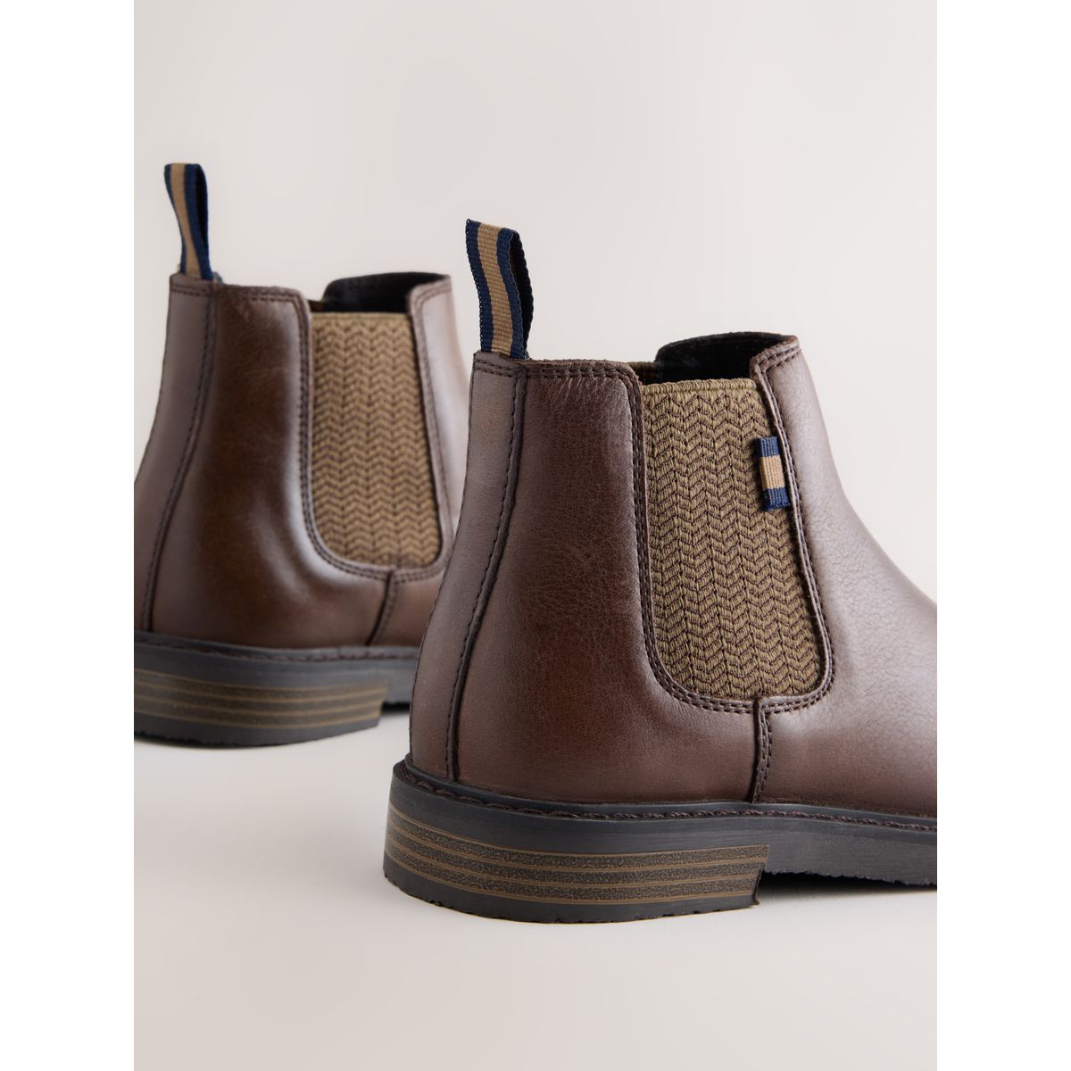 Bottes chelsea en cuir marron chocolat, NEXT