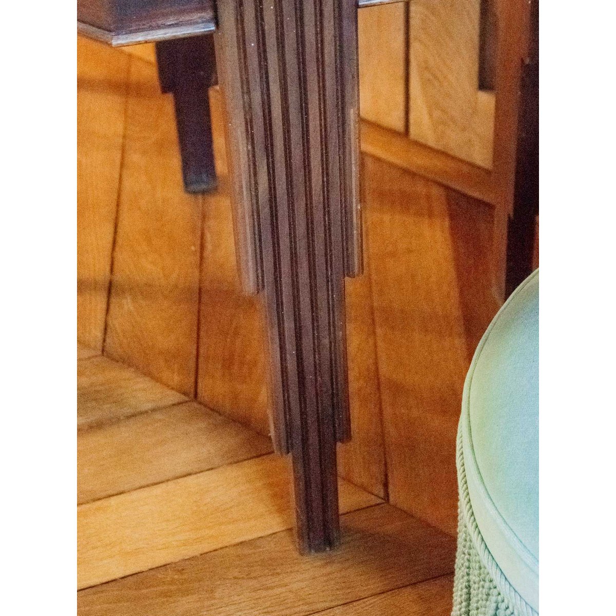 Table d'appoint bois sculpté Hanna N°1239 - Bon état bois foncé, DEBONGOUT