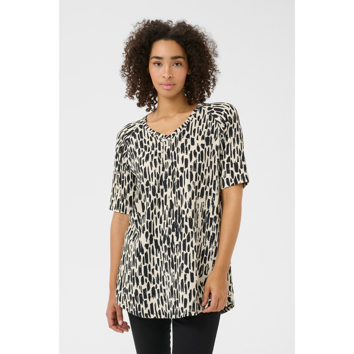 Knitted tunic blanc turtledove/noir paint print, KAFFE