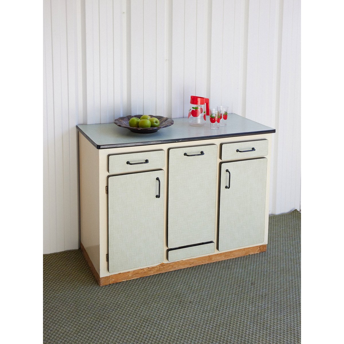 Buffet en formica vert Gilbert N°1900 - Bon état bois clair, DEBONGOUT